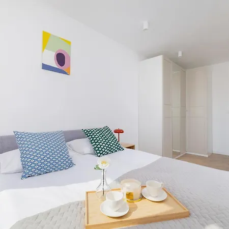 아파트 Sloneczna Comfy With Balcony & Parking By Renters 카토비체