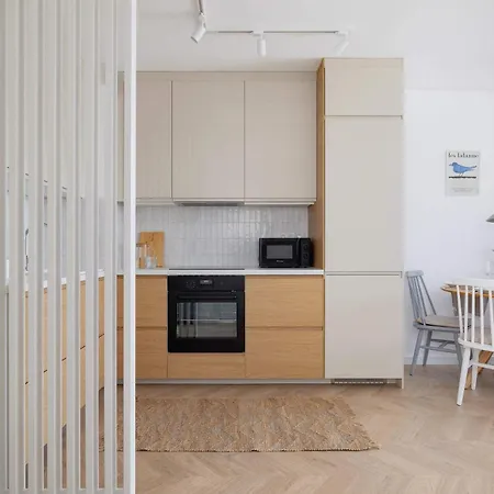 Sloneczna Comfy With Balcony & Parking By Renters 아파트