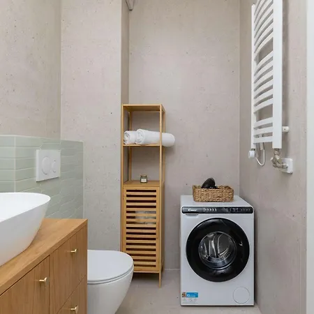 Sloneczna Comfy With Balcony & Parking By Renters 아파트 카토비체