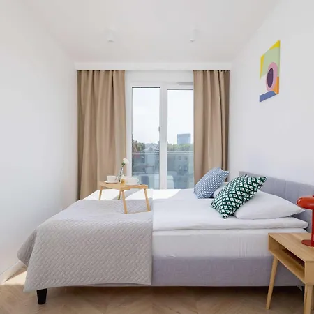 Sloneczna Comfy With Balcony & Parking By Renters شقة *